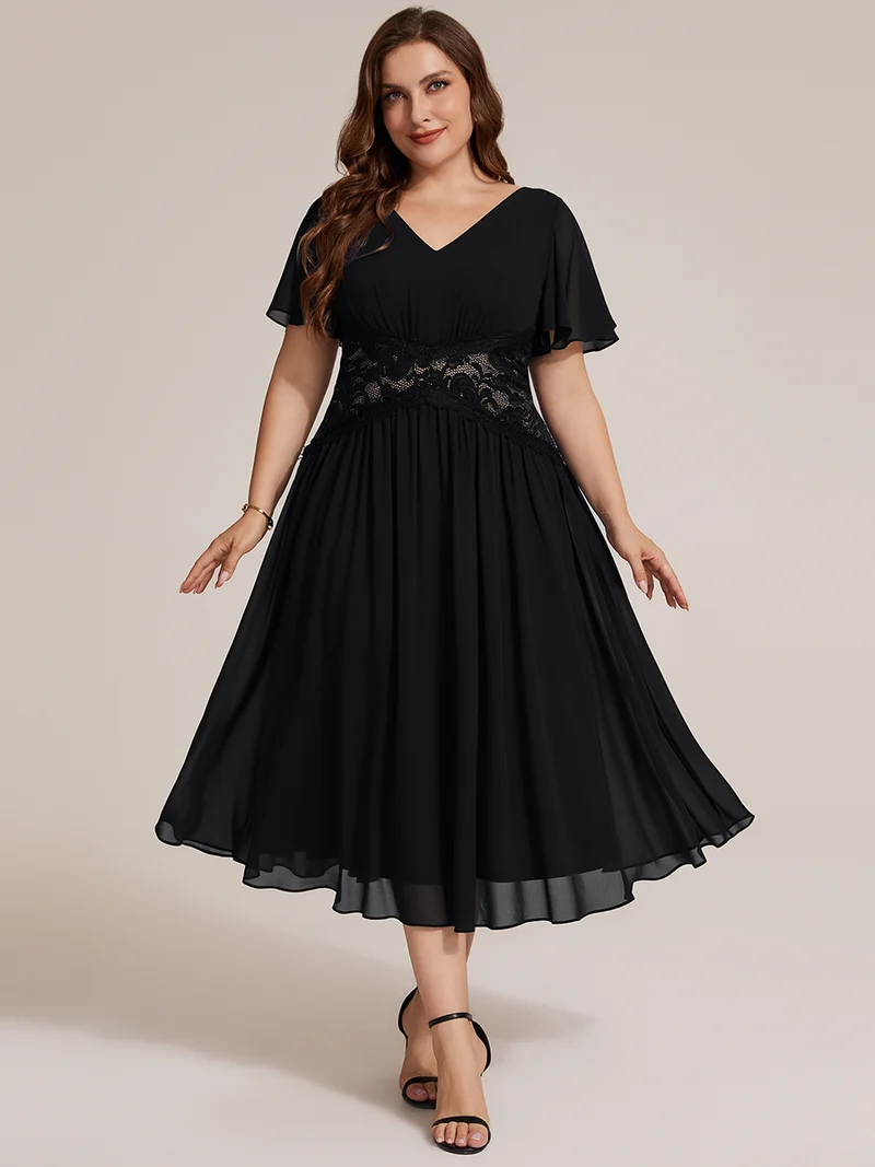 Robe midi en mousseline avec dentelle et manches volantées