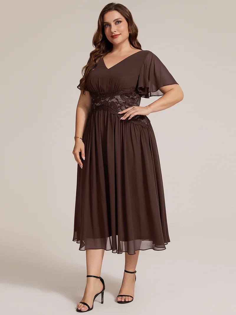 Robe midi en mousseline avec dentelle et manches volantées