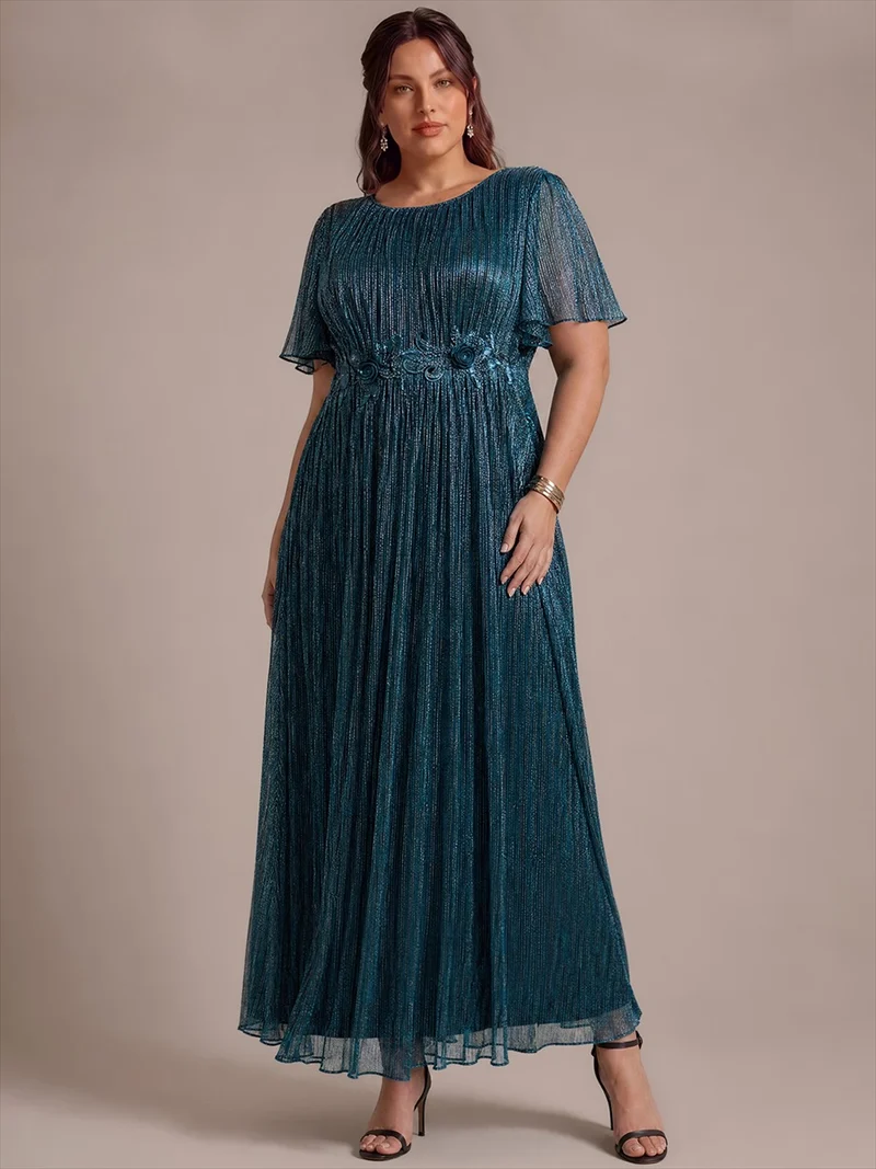 Robe longue en tulle à volants avec appliqué floral et manches courtes