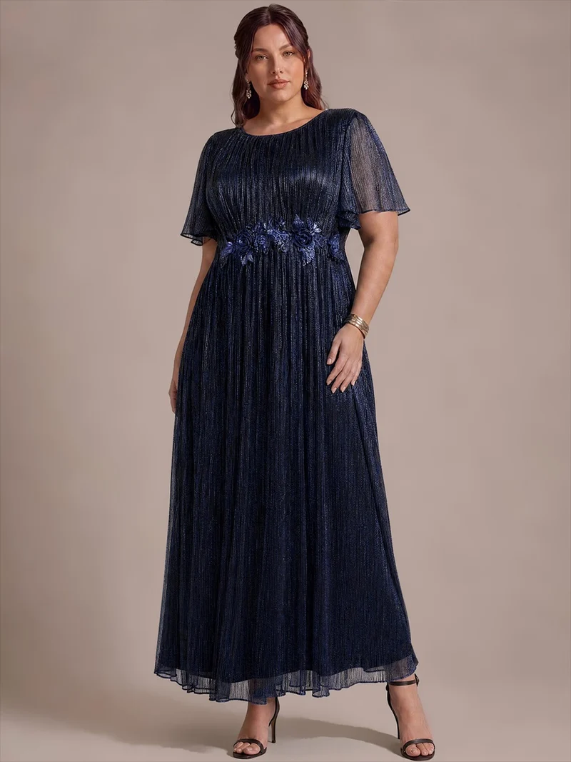 Robe longue en tulle à volants avec appliqué floral et manches courtes