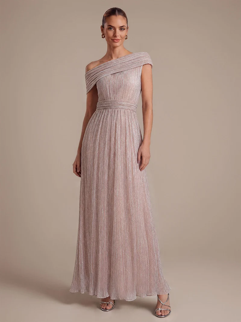 Robe longue en tulle plissée coupe trapèze épaules dénudées