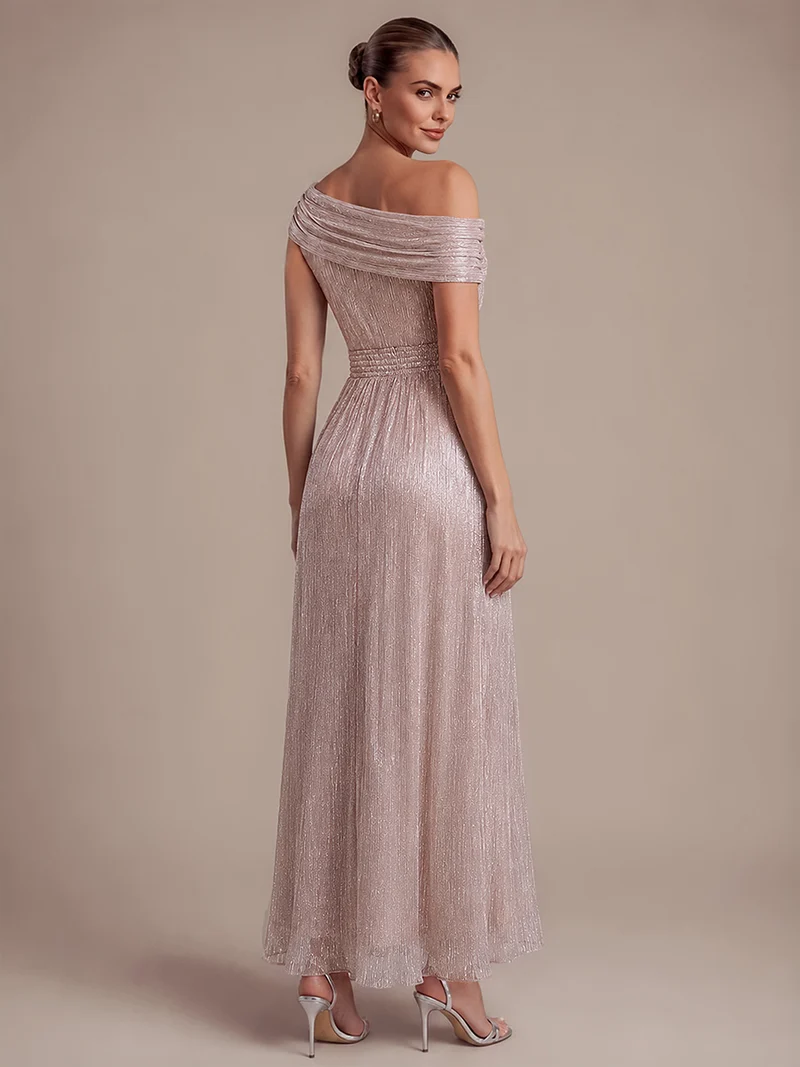 Robe longue en tulle plissée coupe trapèze épaules dénudées