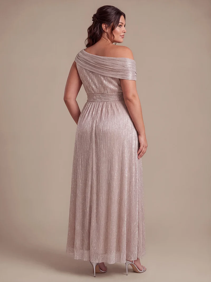 Robe longue en tulle plissée coupe trapèze épaules dénudées