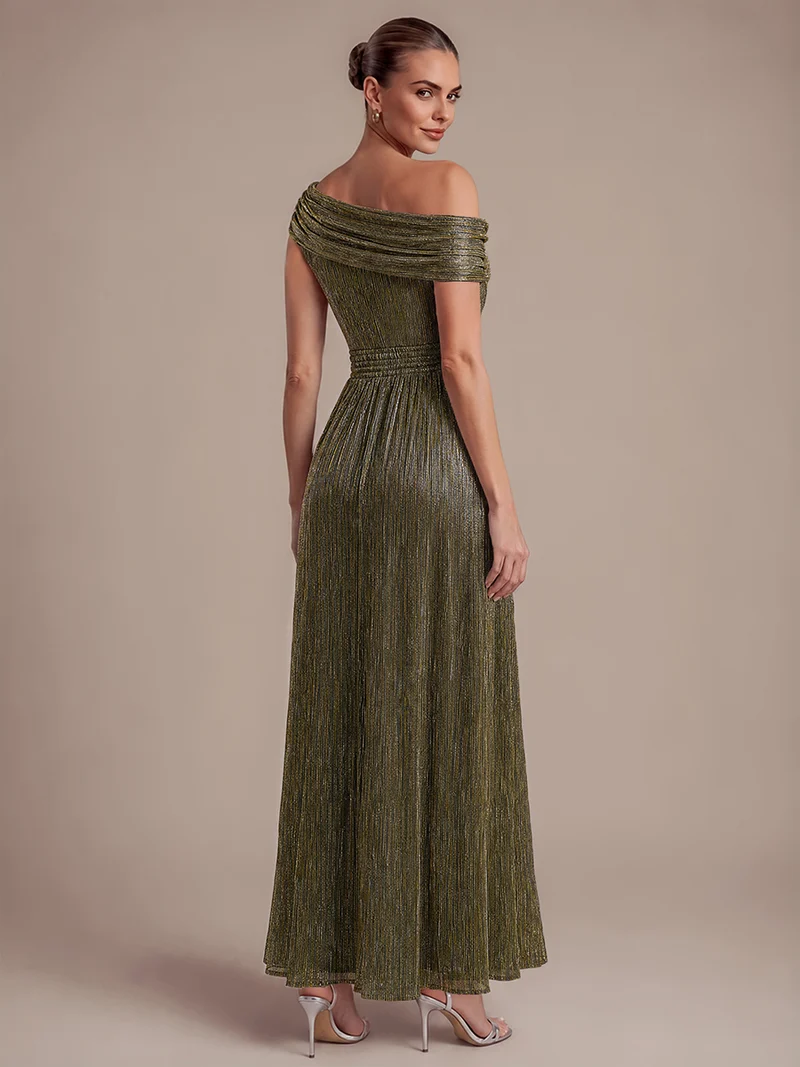 Robe longue en tulle plissée coupe trapèze épaules dénudées