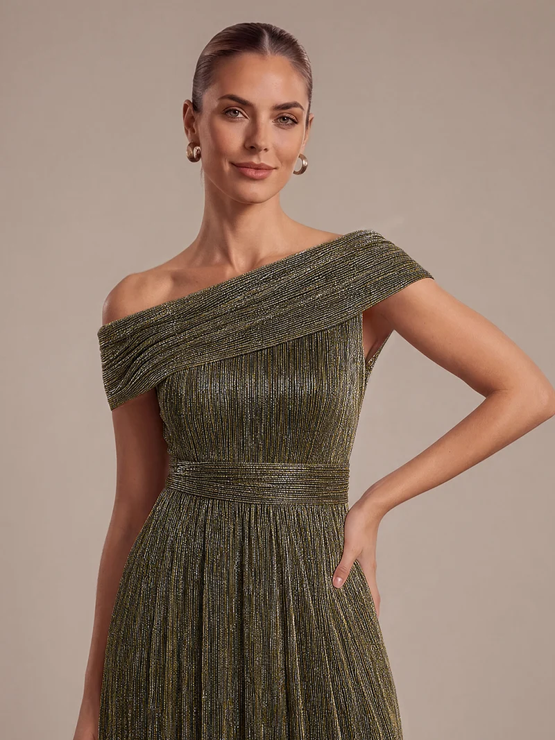 Robe longue en tulle plissée coupe trapèze épaules dénudées