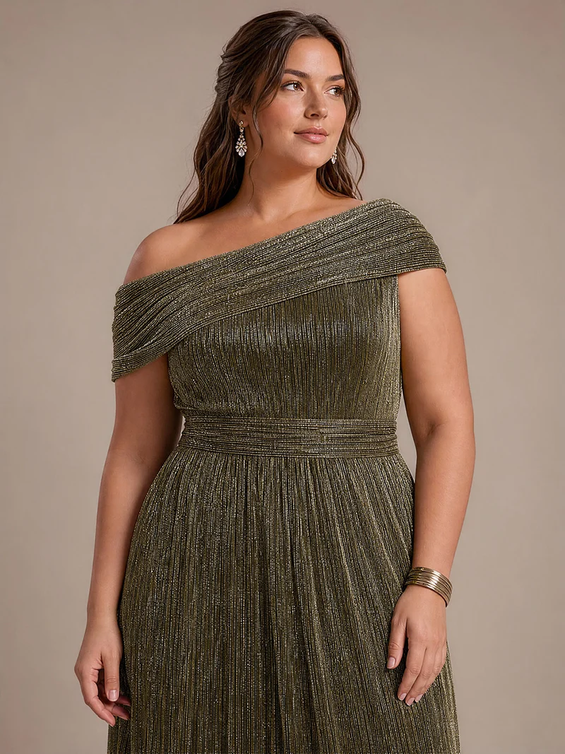 Robe longue en tulle plissée coupe trapèze épaules dénudées