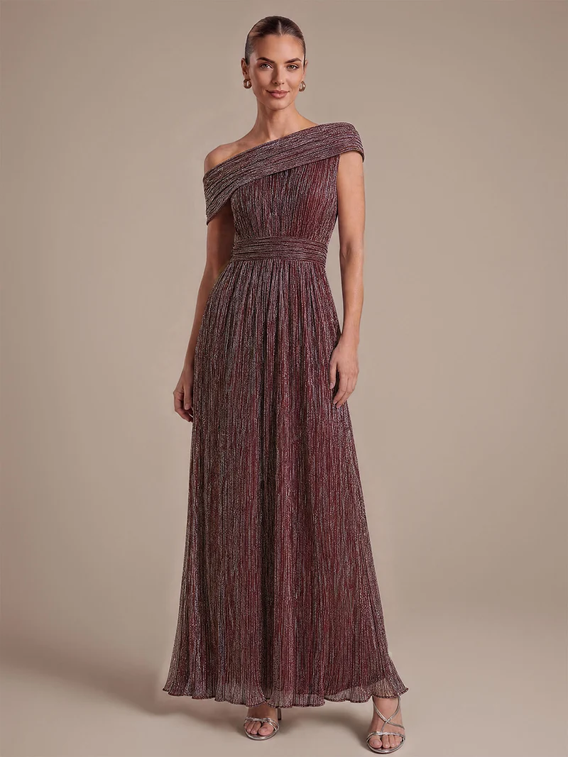 Robe longue en tulle plissée coupe trapèze épaules dénudées
