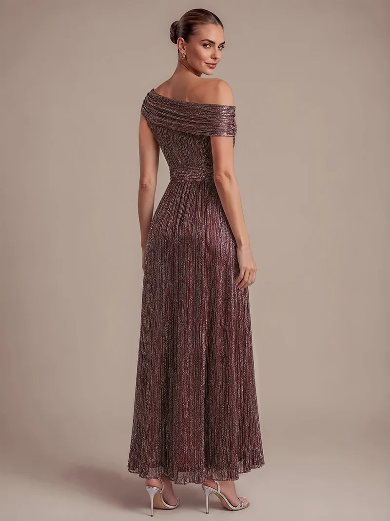 Robe longue en tulle plissée coupe trapèze épaules dénudées