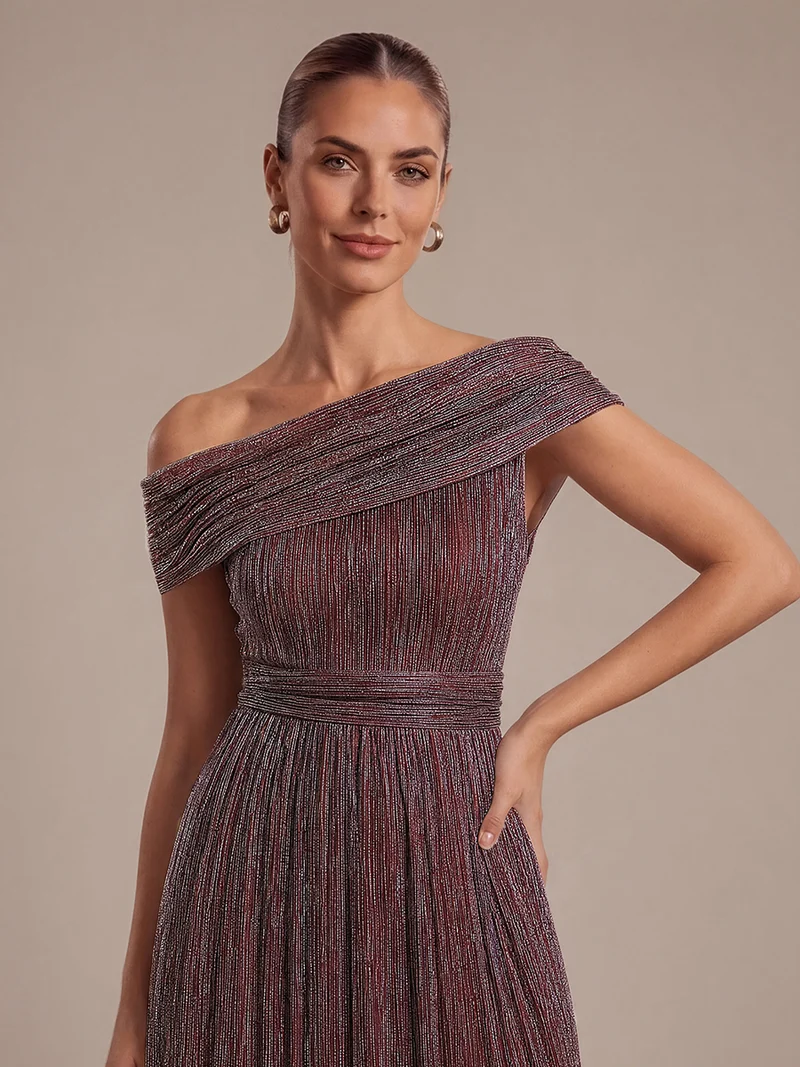 Robe longue en tulle plissée coupe trapèze épaules dénudées