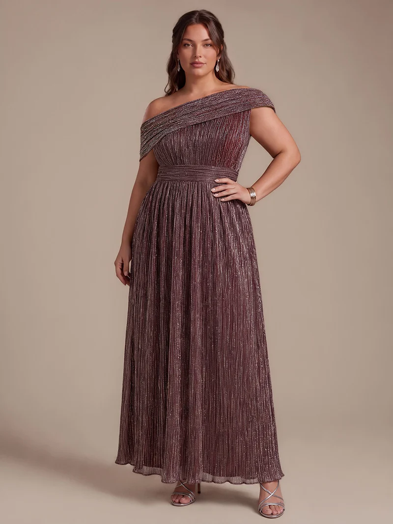 Robe longue en tulle plissée coupe trapèze épaules dénudées
