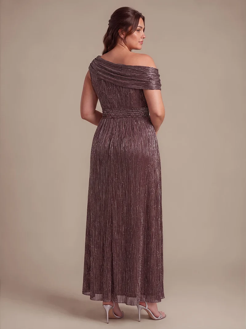 Robe longue en tulle plissée coupe trapèze épaules dénudées