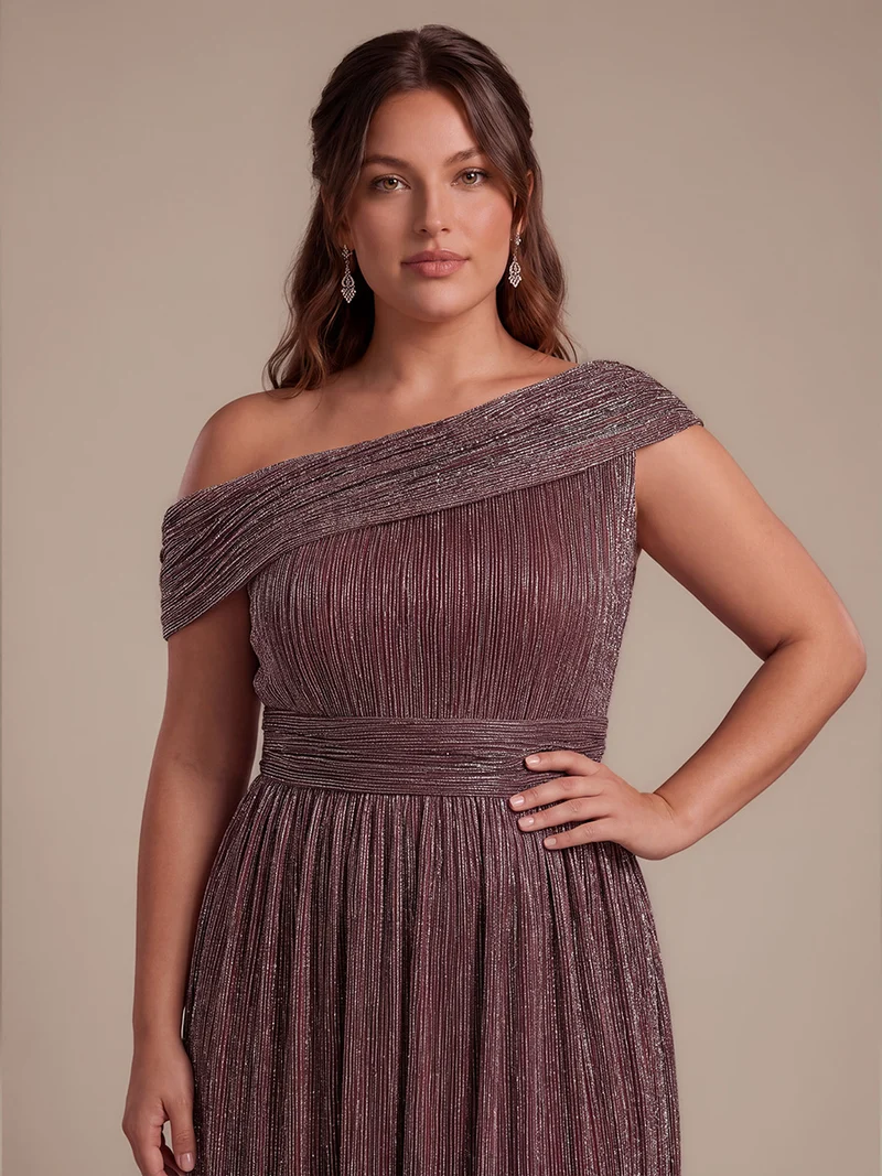 Robe longue en tulle plissée coupe trapèze épaules dénudées