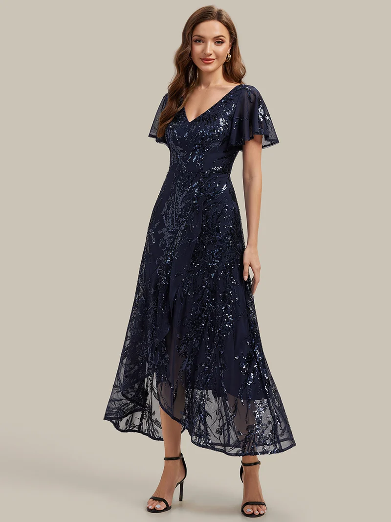 Robe à volants asymétrique à manches papillon en sequins