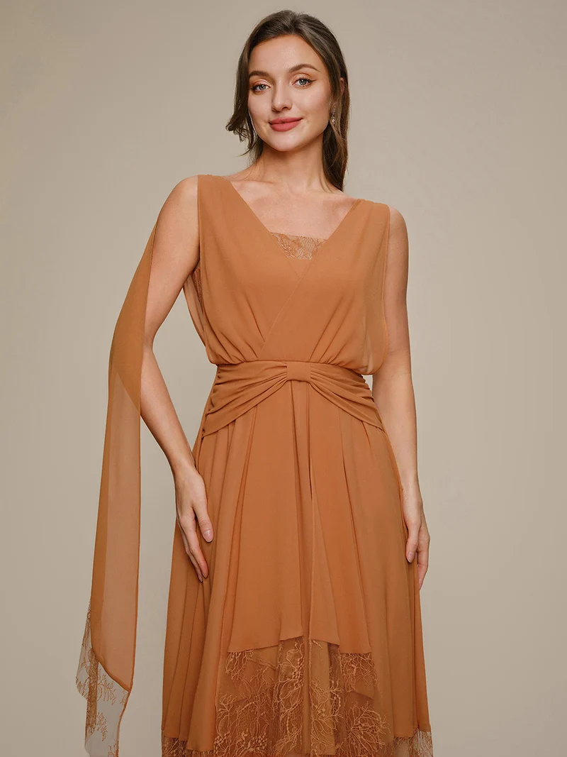 Robe midi trapèze en mousseline avec détails en dentelle col V