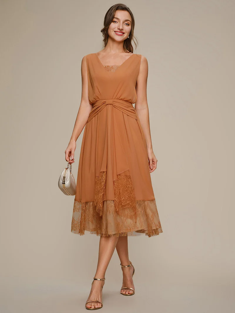 Robe midi trapèze en mousseline avec détails en dentelle col V