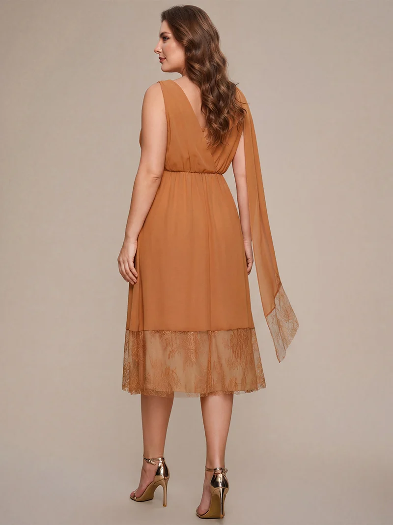 Robe midi trapèze en mousseline avec détails en dentelle col V