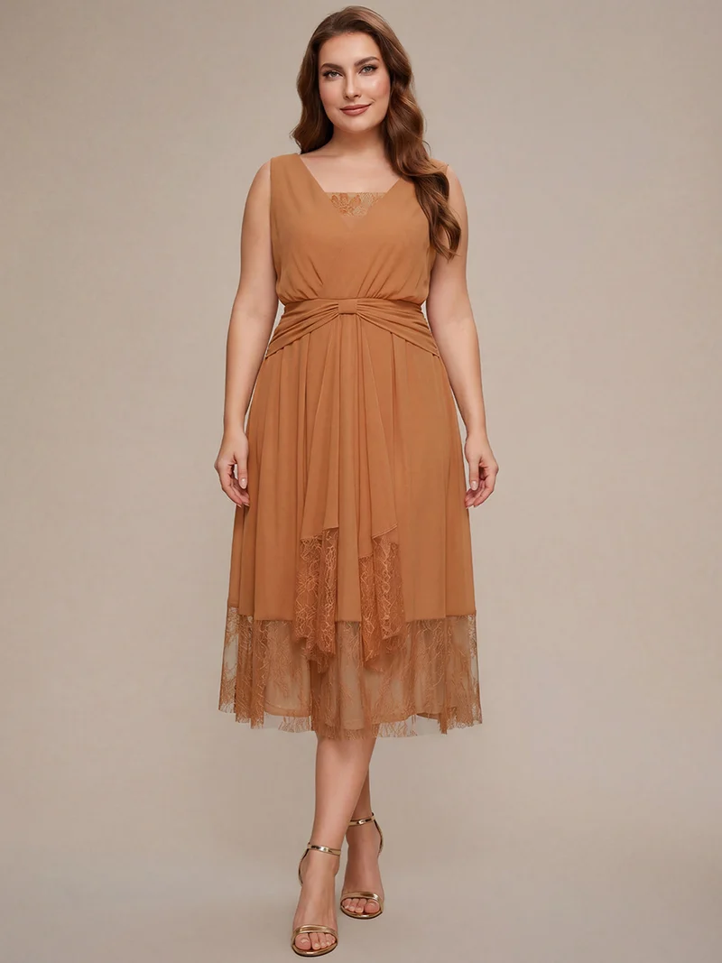 Robe midi trapèze en mousseline avec détails en dentelle col V