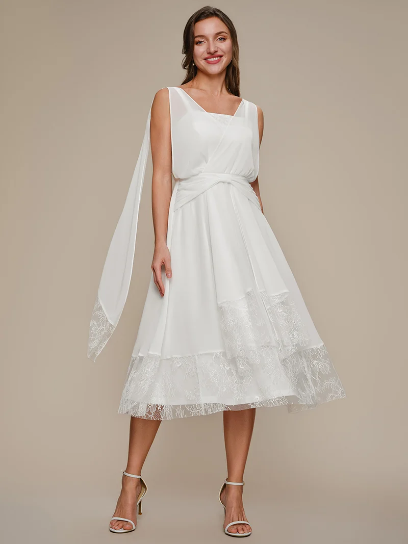 Robe midi trapèze en mousseline avec détails en dentelle col V