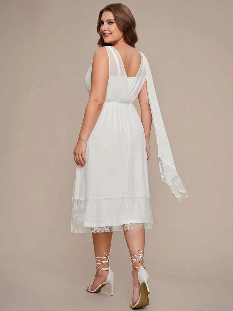 Robe midi trapèze en mousseline avec détails en dentelle col V