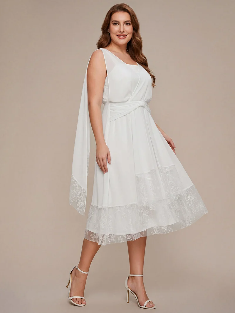 Robe midi trapèze en mousseline avec détails en dentelle col V