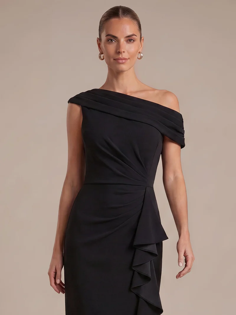 Robe sirène à volants en crêpe col épaules dénudées asymétrique