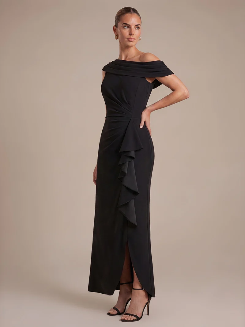 Robe sirène à volants en crêpe col épaules dénudées asymétrique