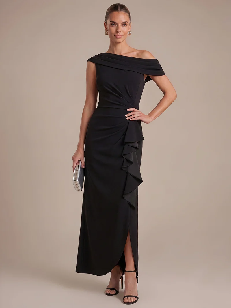 Robe sirène à volants en crêpe col épaules dénudées asymétrique