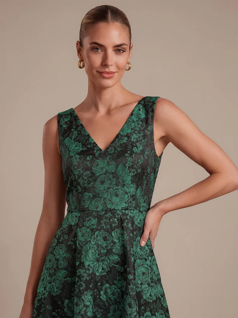 Robe midi A ligne sans manches décolletée en V avec détails imprimés