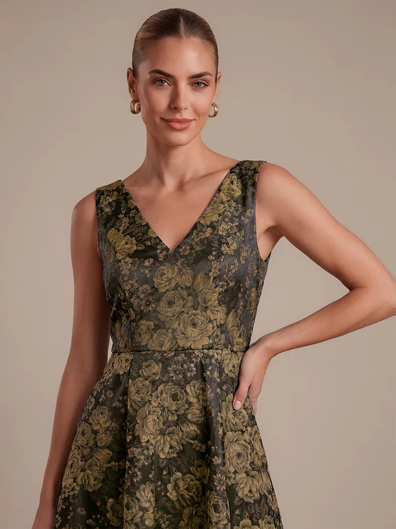 Robe midi A ligne sans manches décolletée en V avec détails imprimés