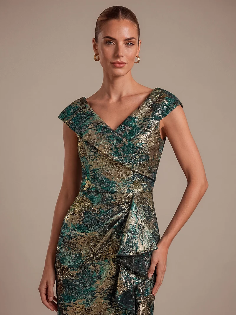 Robe de soirée en jacquard col V avec coupe sirène asymétrique