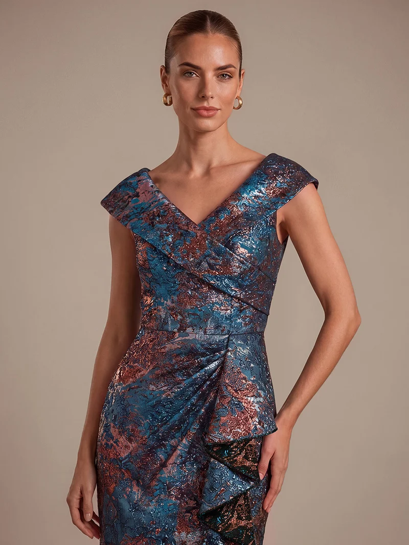 Robe de soirée en jacquard col V avec coupe sirène asymétrique