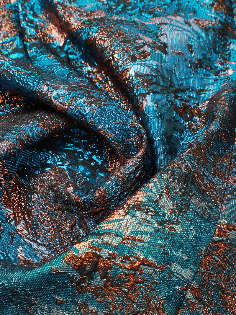 Robe de soirée en jacquard col V avec coupe sirène asymétrique