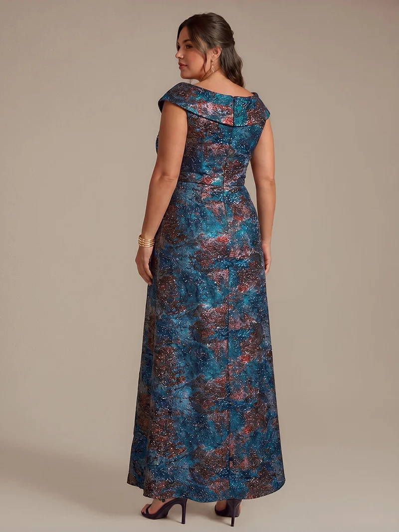 Robe de soirée en jacquard col V avec coupe sirène asymétrique