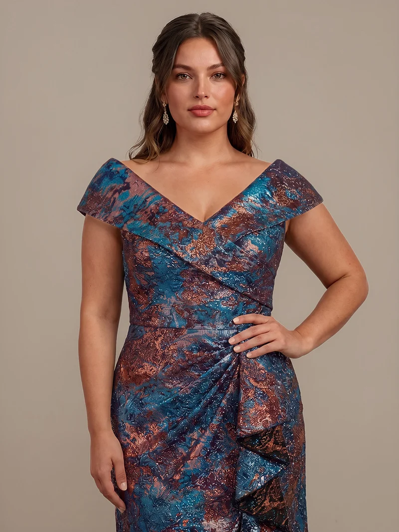 Robe de soirée en jacquard col V avec coupe sirène asymétrique