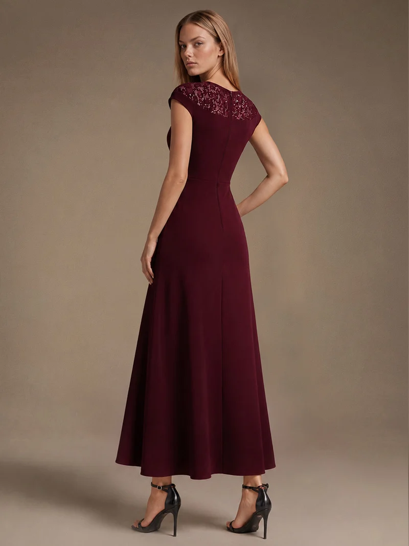 Robe A-Line à sequins avec manches courtes et détails transparents col rond et ourlet asymétrique