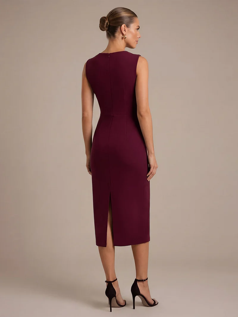 Robe midi ajustée sans manches à encolure asymétrique avec fermeture éclair au dos