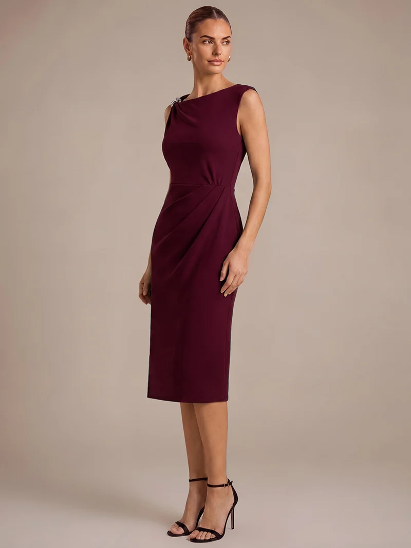 Robe midi ajustée sans manches à encolure asymétrique avec fermeture éclair au dos
