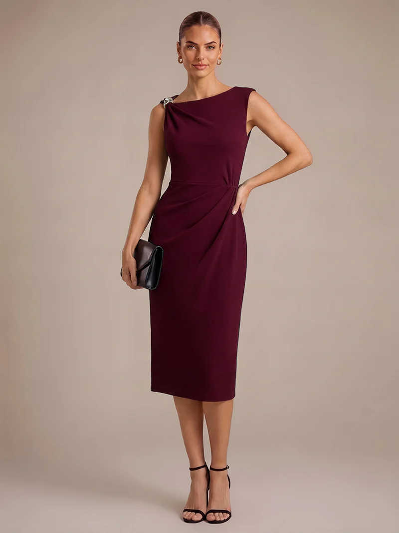 Robe midi ajustée sans manches à encolure asymétrique avec fermeture éclair au dos