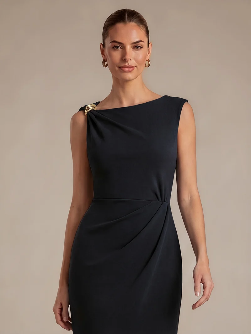 Robe midi ajustée sans manches à encolure asymétrique avec fermeture éclair au dos