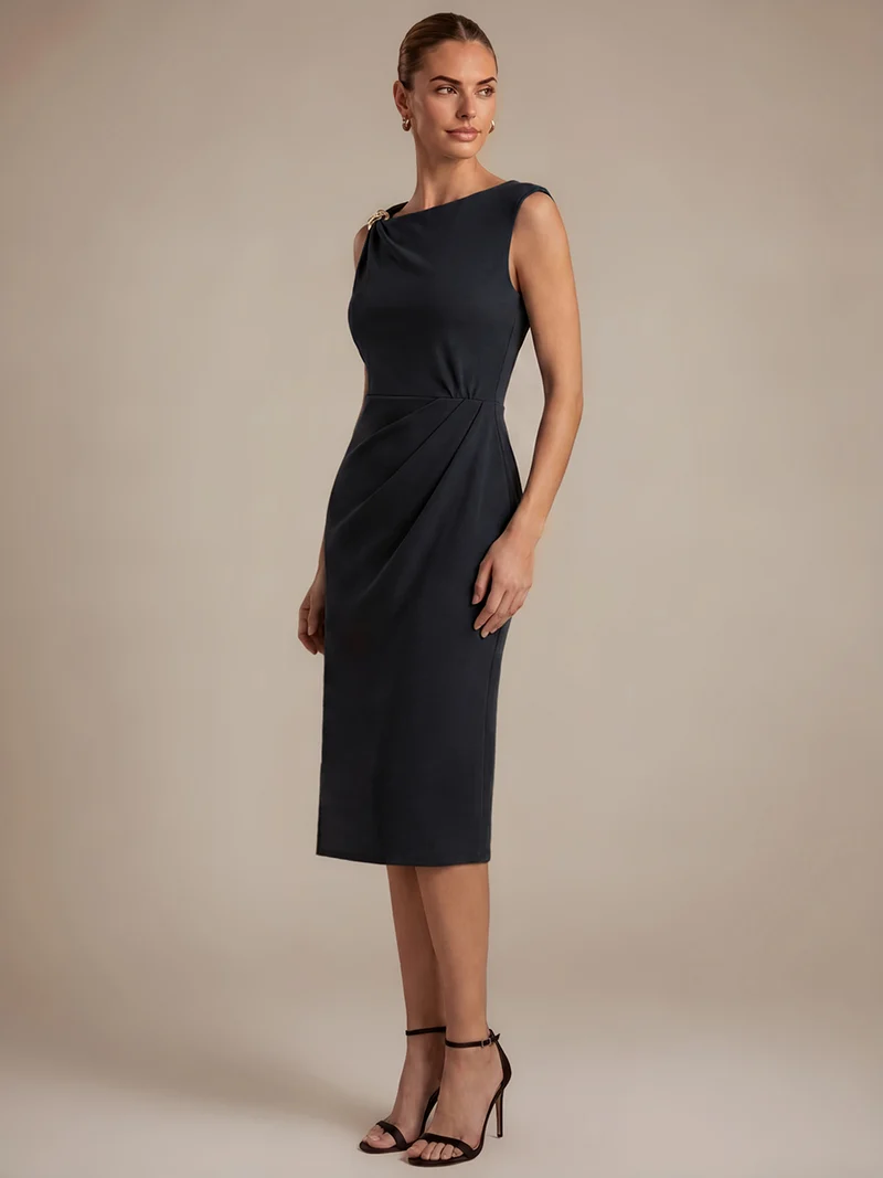 Robe midi ajustée sans manches à encolure asymétrique avec fermeture éclair au dos