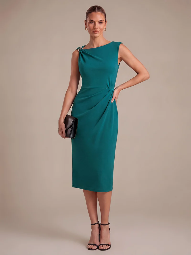 Robe midi ajustée sans manches à encolure asymétrique avec fermeture éclair au dos