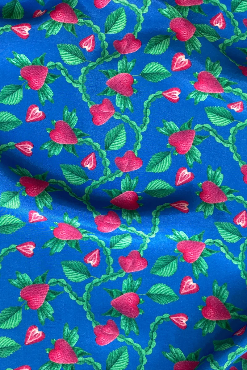 Tissu Fraises Volantes Bleu