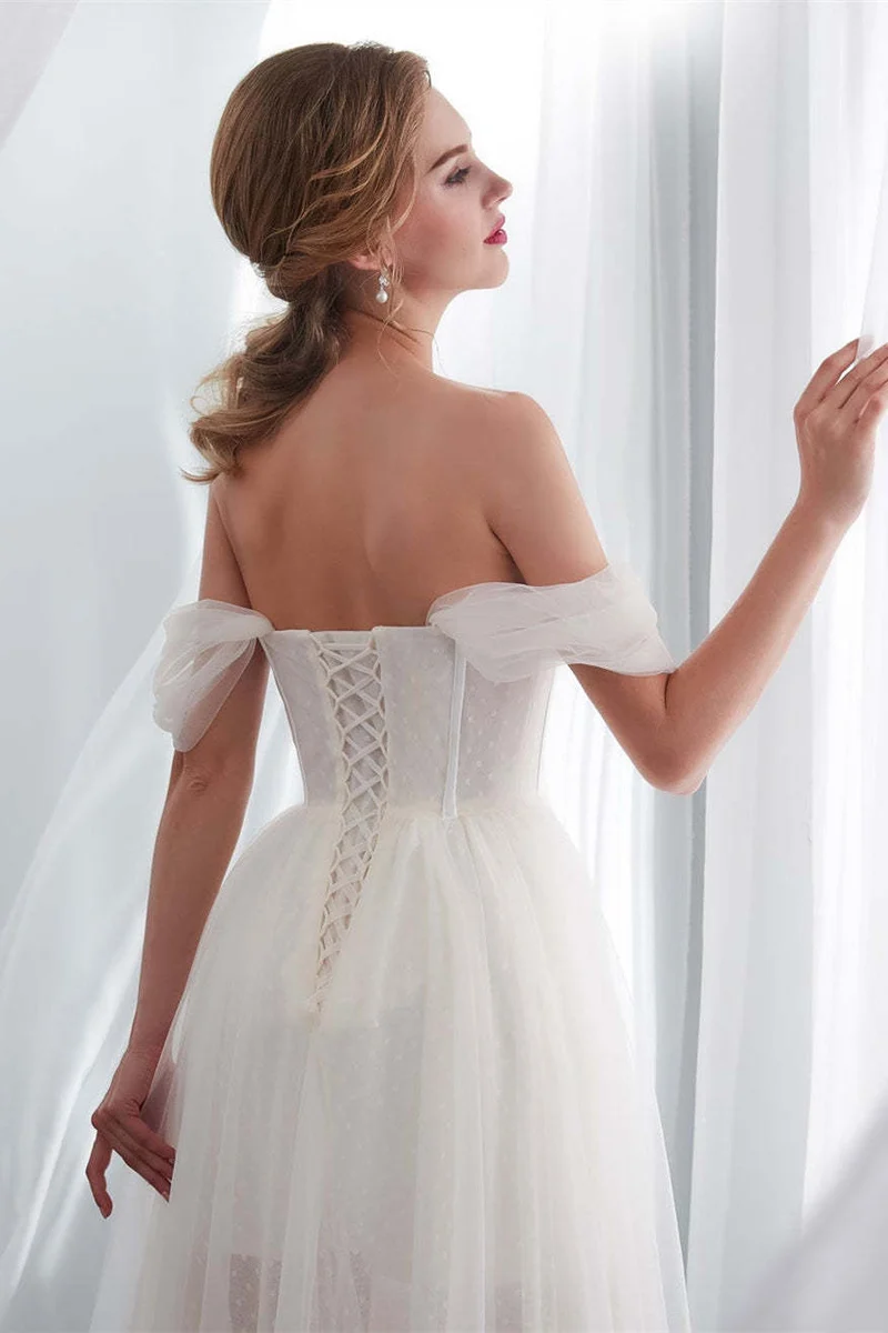 Robe de mariée romantique en tulle à épaules dénudées et coupe trapèze avec appliqués