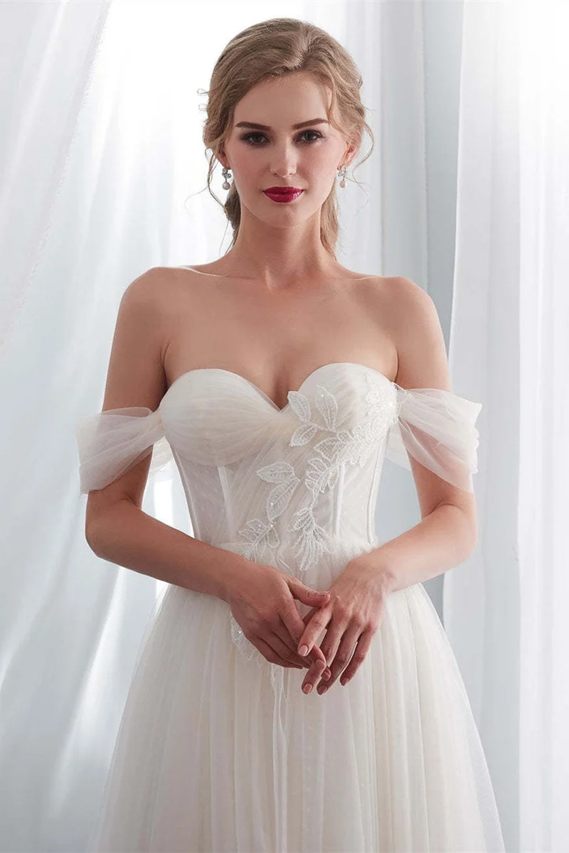 Robe de mariée romantique en tulle à épaules dénudées et coupe trapèze avec appliqués