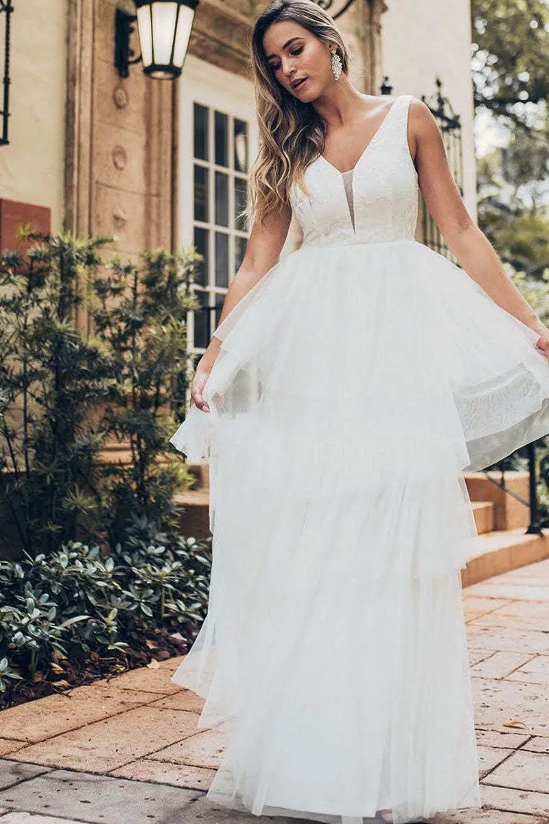 Robe de mariée en tulle superposé sans manches avec jupe trapèze à col en V