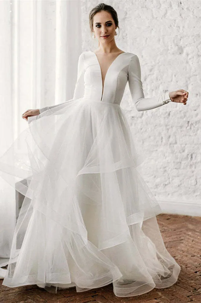 Robe de mariée en tulle à manches longues et décolleté en V avec jupe superposée