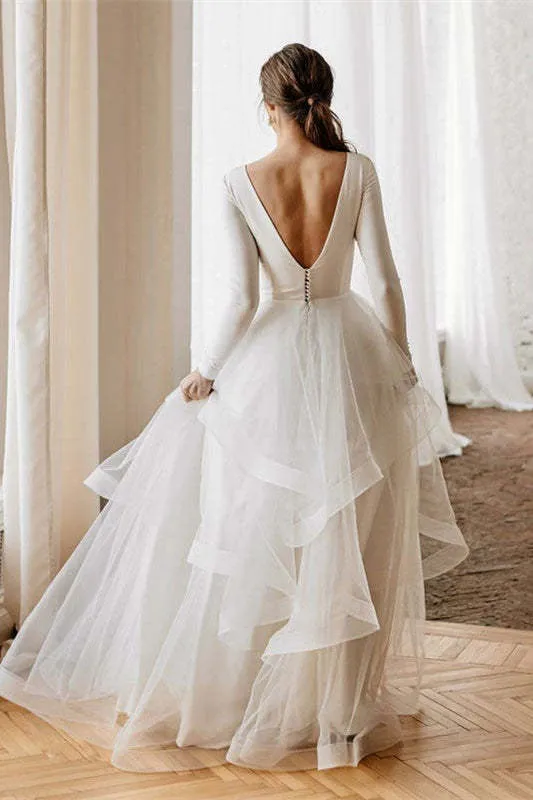 Robe de mariée en tulle à manches longues et décolleté en V avec jupe superposée