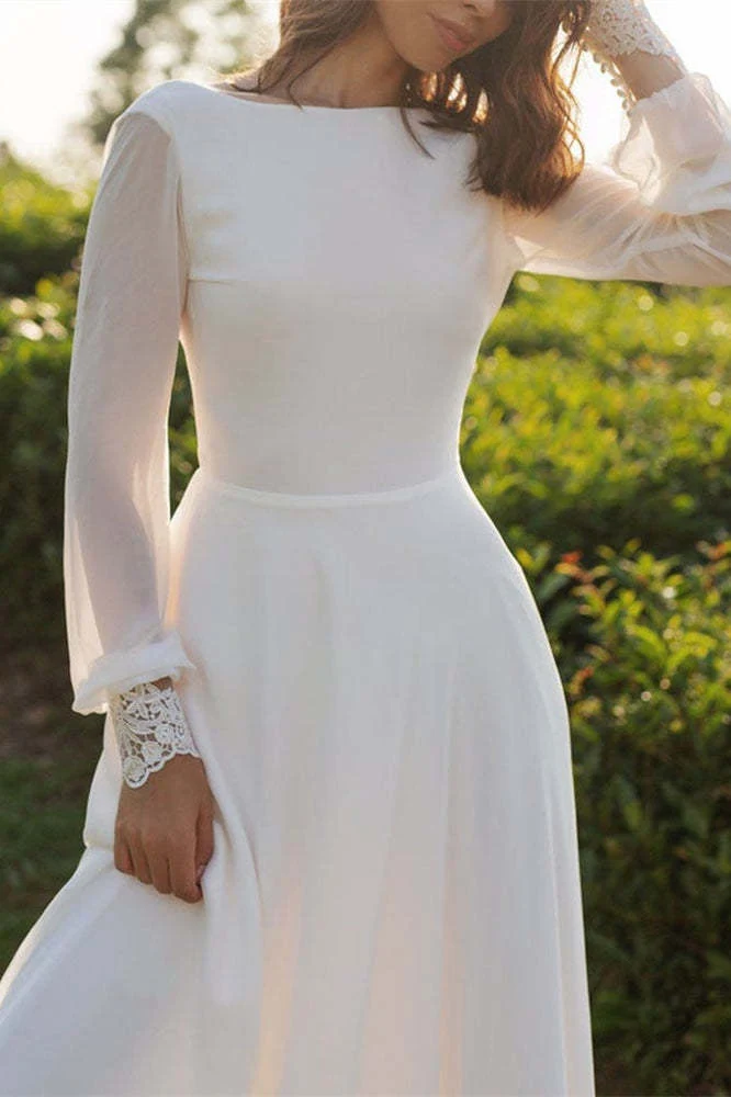 Robe de mariée en mousseline à manches longues et dos nu avec poignets en dentelle