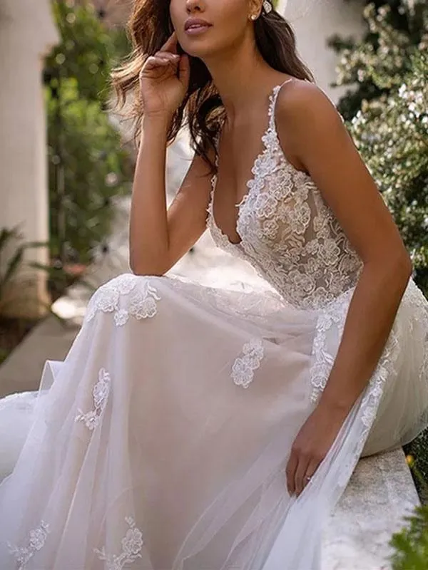 Robe de mariée trapèze en tulle et dentelle, col en V, avec jupe à appliqués
