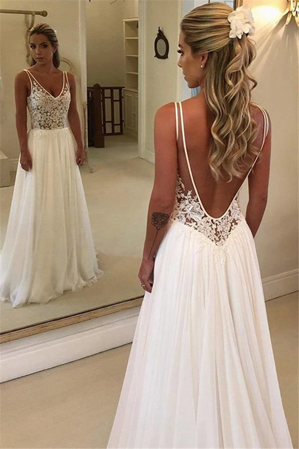 Robe de mariée de plage sans manches avec corsage en dentelle et jupe en mousseline de soie et traîne